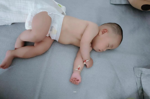 馆陶宝宝脸上有白色斑块